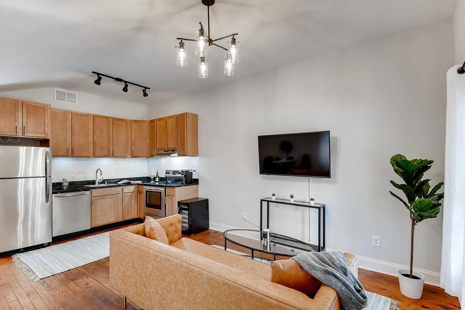 103 Chester Ave SE — Photo 4