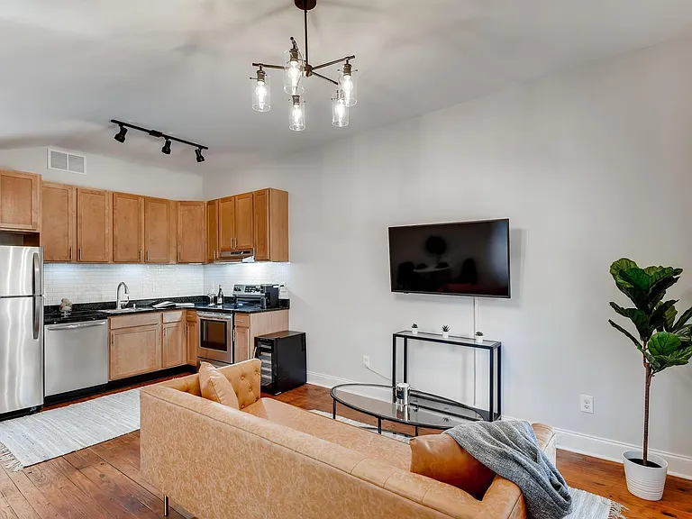 103 Chester Ave SE — Photo 4