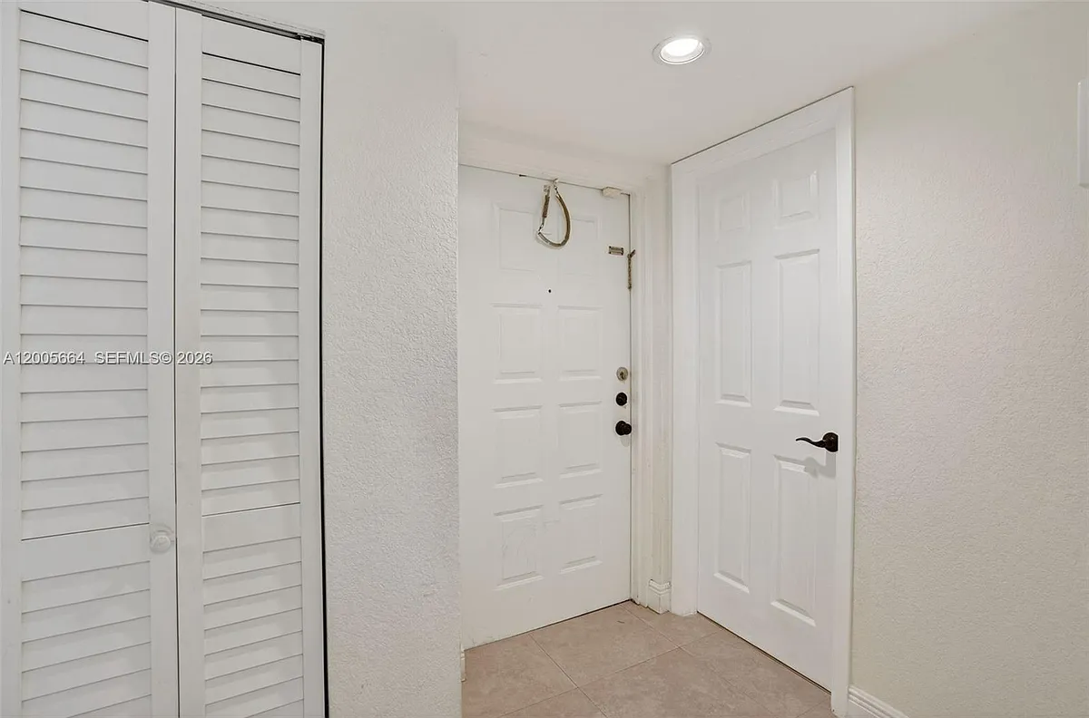 Building Photo - 845 NW 91st Ter #845