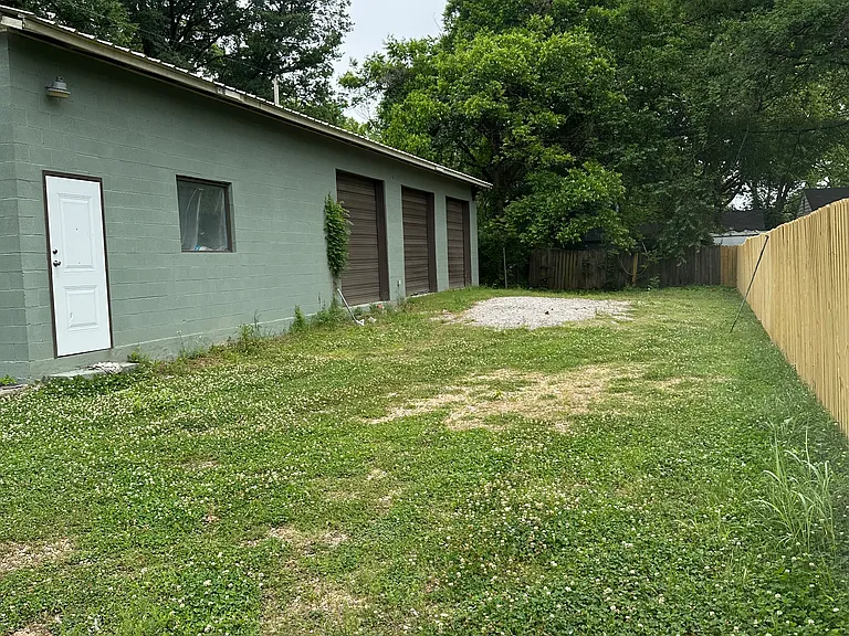 2364 Kimball Ave — Photo 4