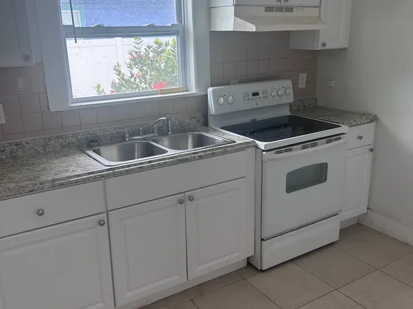 1211 11th Ave W, Bradenton, FL 34205