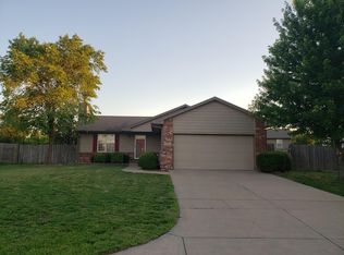 1653 E Springfield St, Goddard, KS 67052
