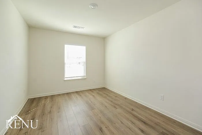 308 Crescent Park Dr — Photo 14