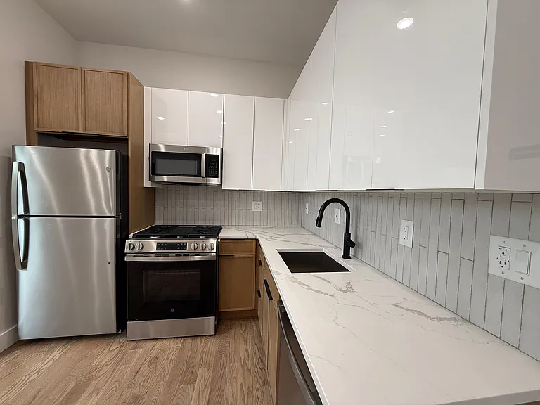 40 Lembeck Ave #304I — Photo 2
