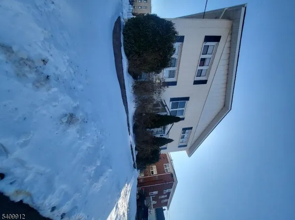 123 W 1st Ave, Roselle, NJ 07203