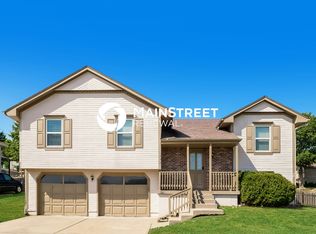 602 SW Montana Ridge Dr, Grain Valley, MO 64029
