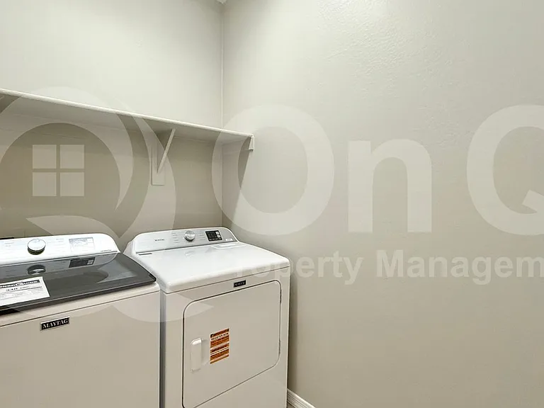 15711 W Monroe St — Photo 12