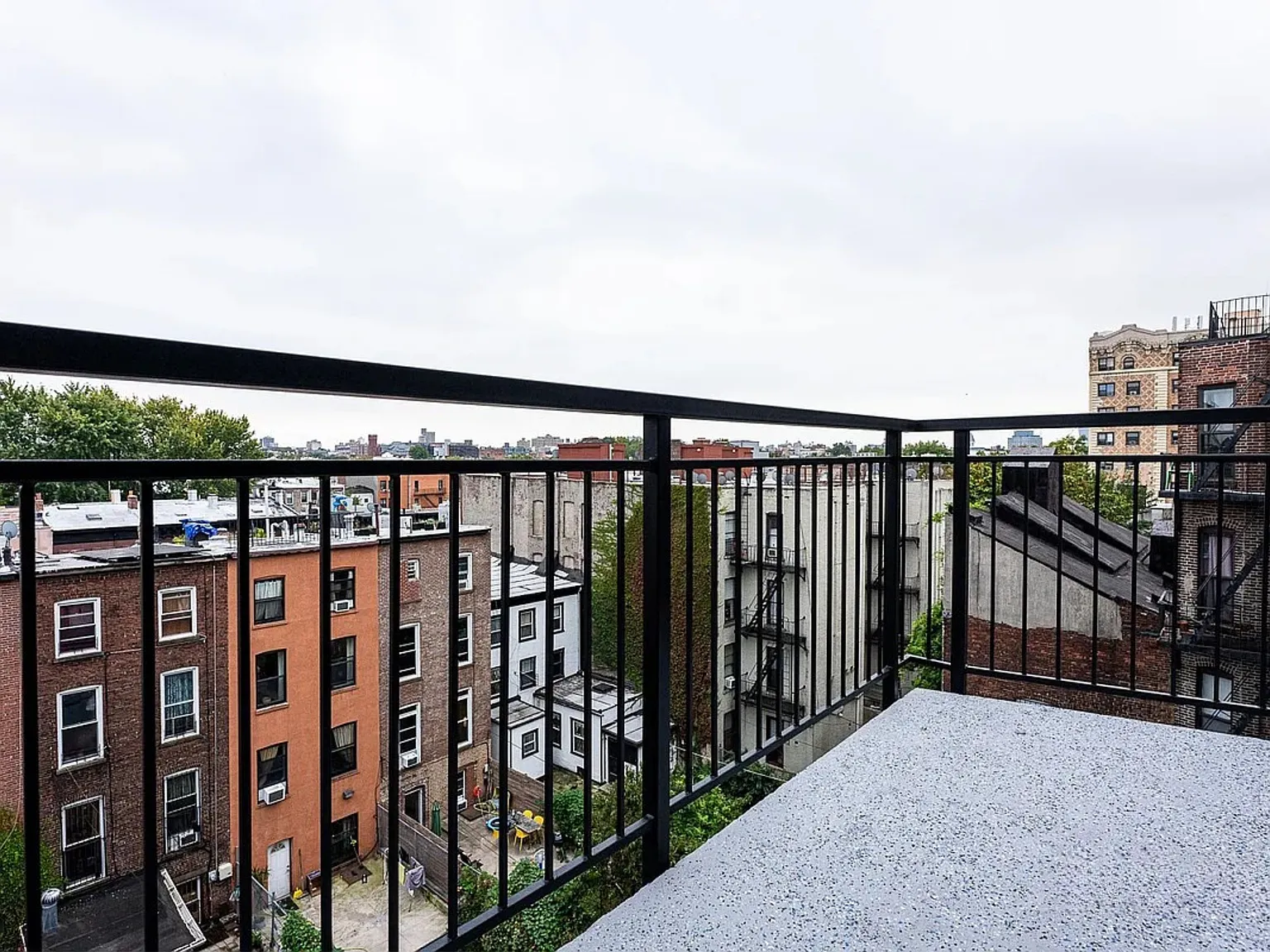 420 Gates Avenue — Photo 1
