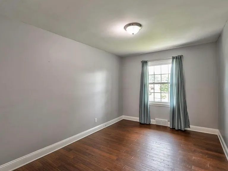 5905 Hines Cir — Photo 8