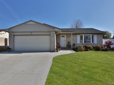 24337 Heritage Dr, Woodhaven, MI, 48183