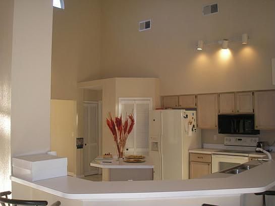 2nd image of 1912 Turnberry Dr