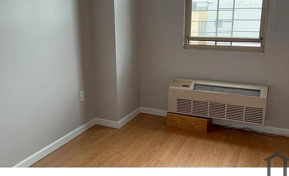3rd image of 1765 Townsend Ave Floor 2