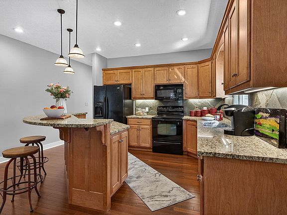 4th image of 1113 SW Red Oaks Ct