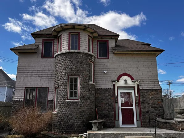 907 Superior St, Port Huron, MI 48060