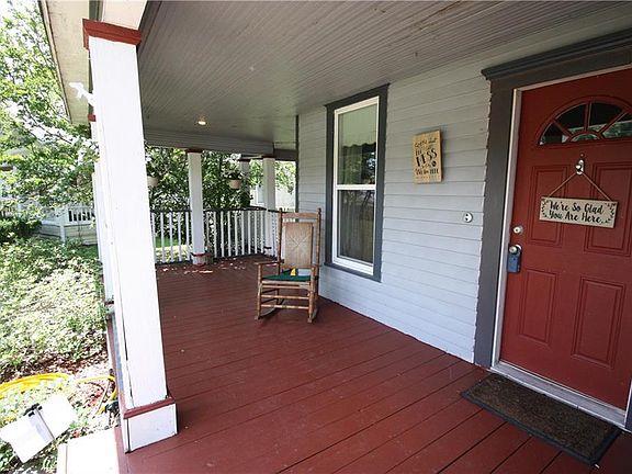 3rd image of 900 E Marvin Ave