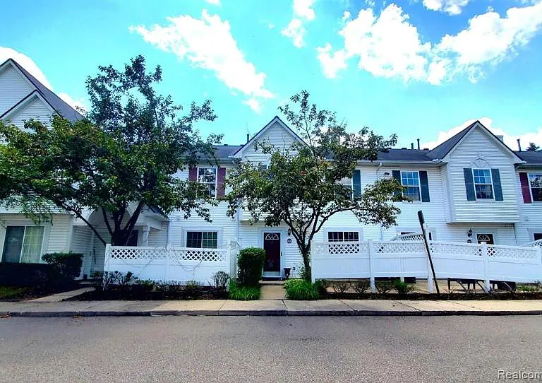 30346 Nantucket Dr #86 — Photo 2