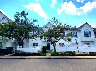 30346 Nantucket Dr #86, Farmington, MI 48336