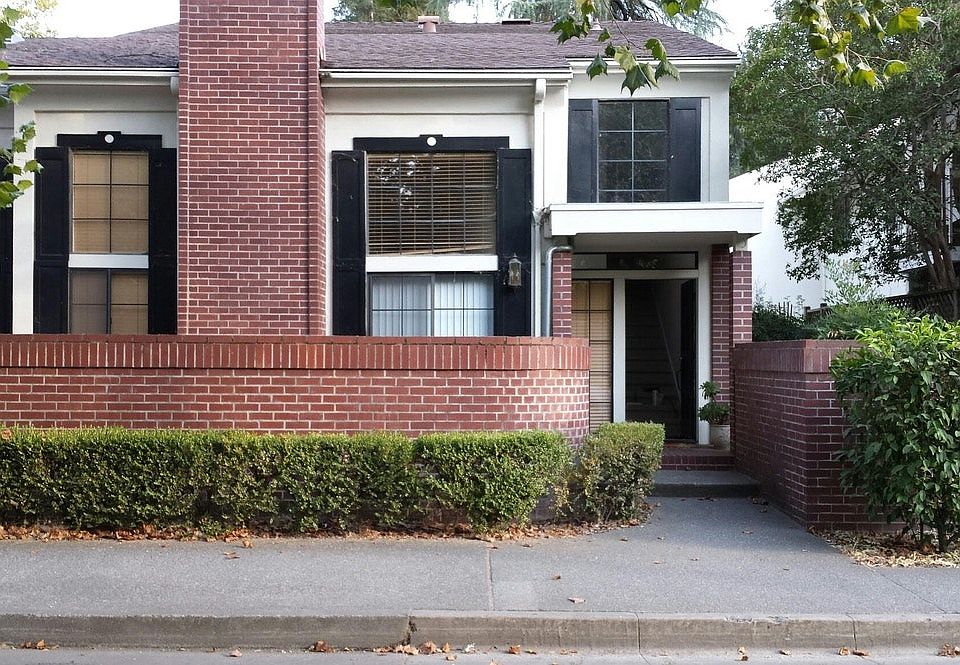 1st image of 206 2nd St
