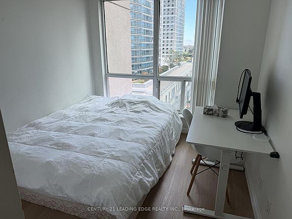 5th image of 18 Lee Centre Dr #903