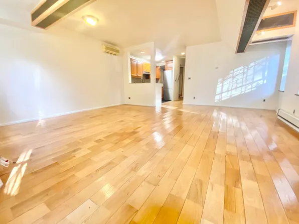 189 Eighth Avenue image 4 of 14