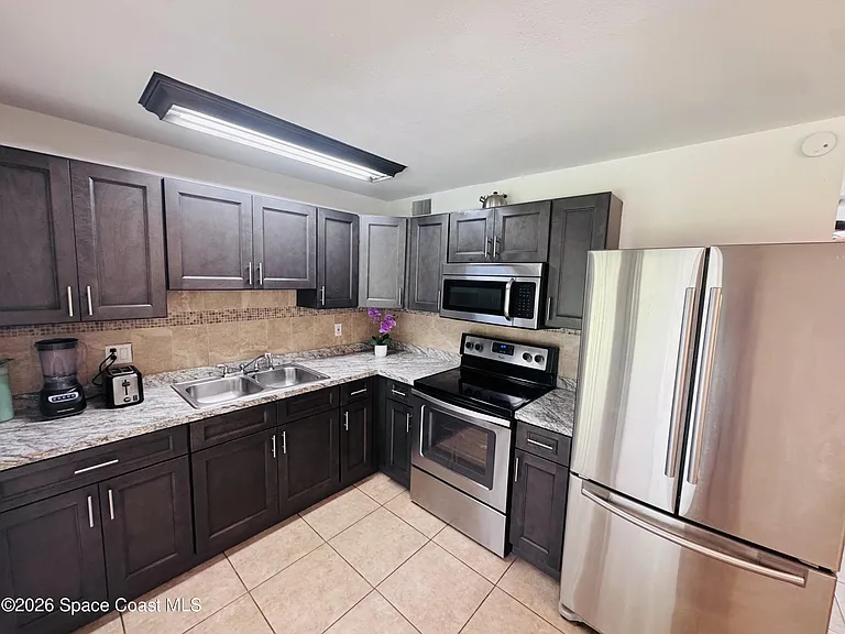 1812 Oakwood Dr — Photo 5
