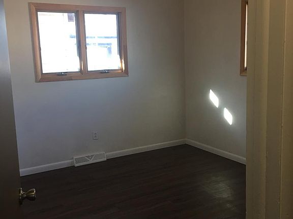 3rd image of 907 35th Avenue Ct