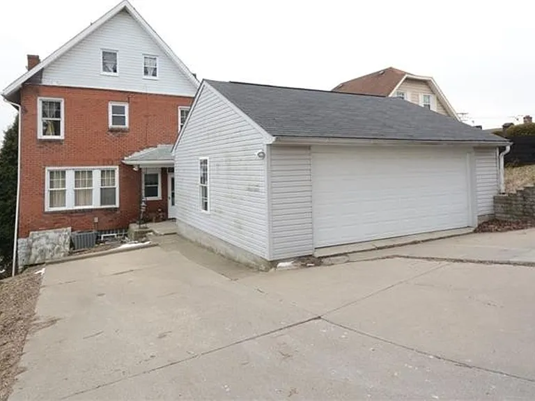 2112 Saranac Ave — Photo 24