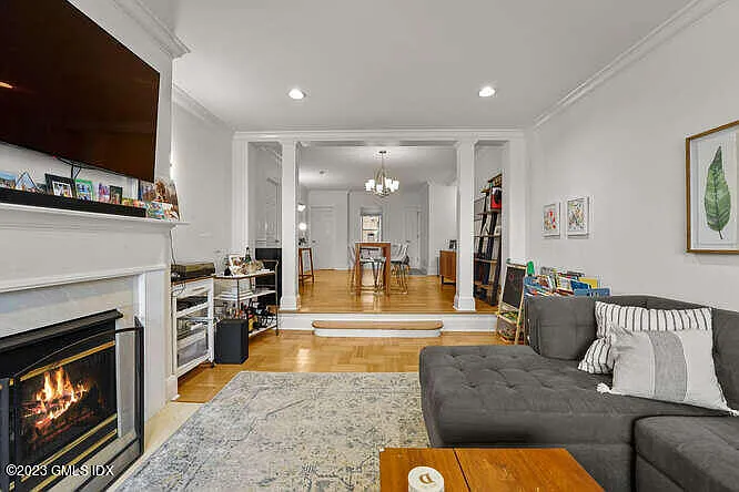 25 W Elm St #40 — Photo 6