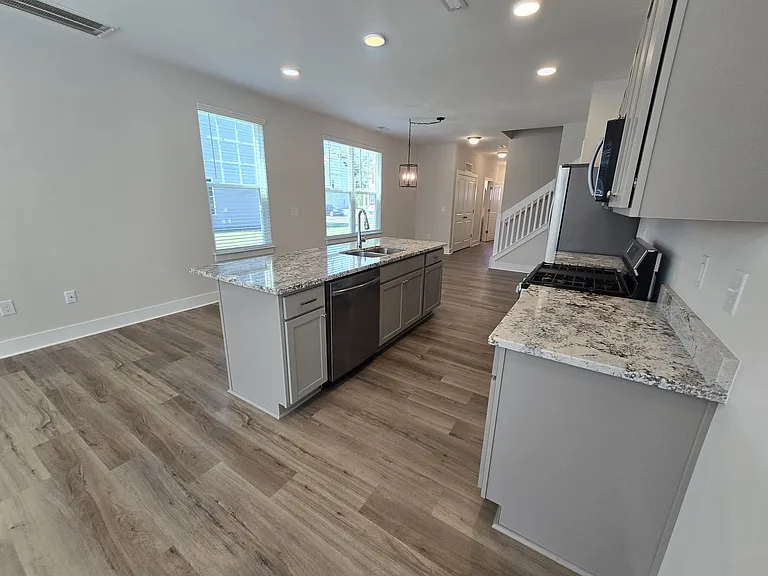 807 Pryor St — Photo 12