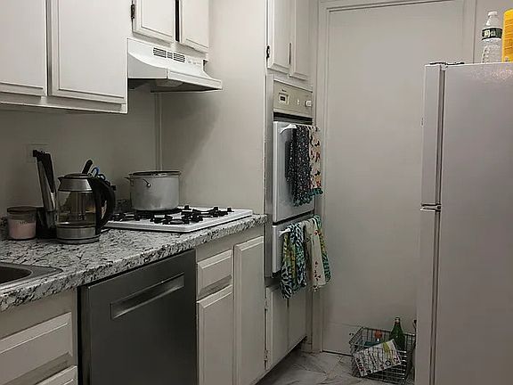5th image of 7 E 14th St APT 806