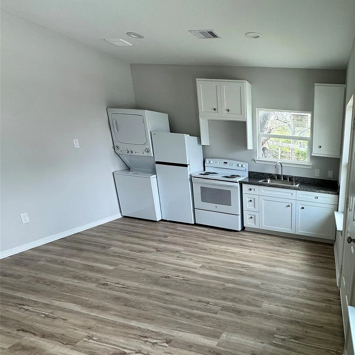 1 bed, 1.0 bath, 415 sqft, $1,200 — Photo 4