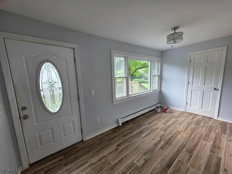 3 bed, 2.0 bath, 1711 sqft, $2,895 — Photo 3