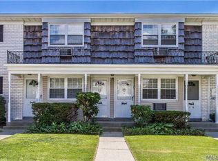 4415 Wilshire Ln, Oakdale, NY 11769