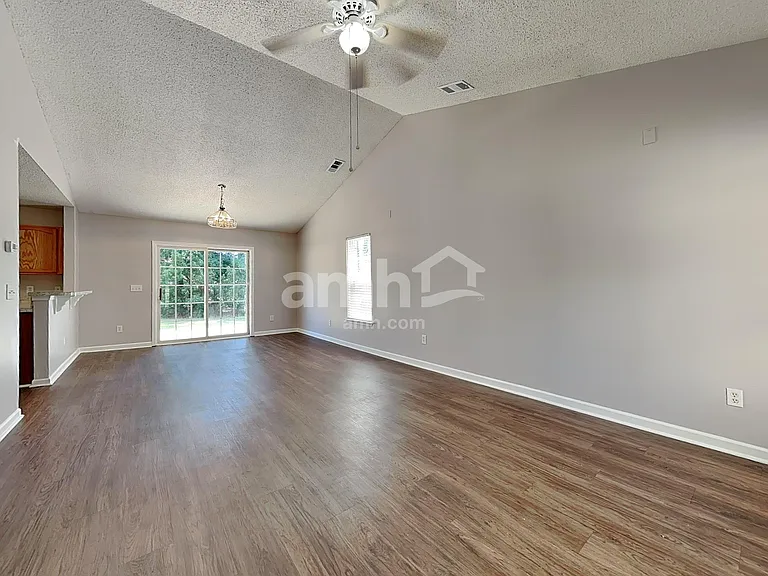 38 Sandy Pointe Dr — Photo 5