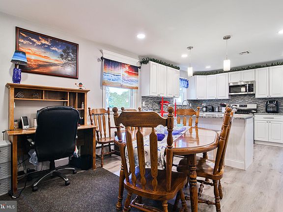 5th image of 9 Greenwood Ln