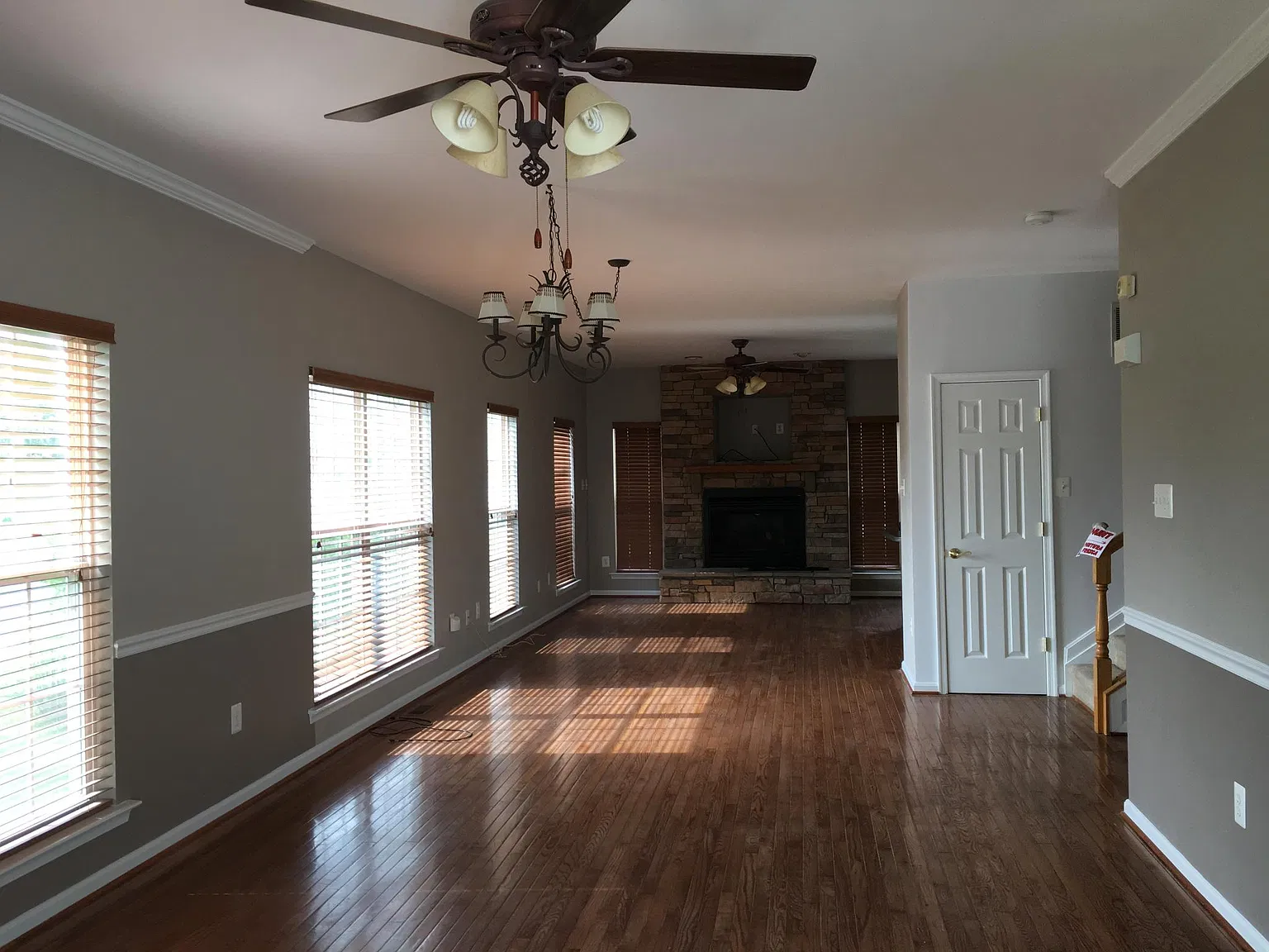 3 bed, 3.5 bath, 1975 sqft, $2,700 — Photo 3