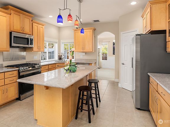 3rd image of 1016 SW 125th St