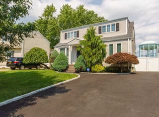 3749 Mallard Rd, Levittown, NY 11756