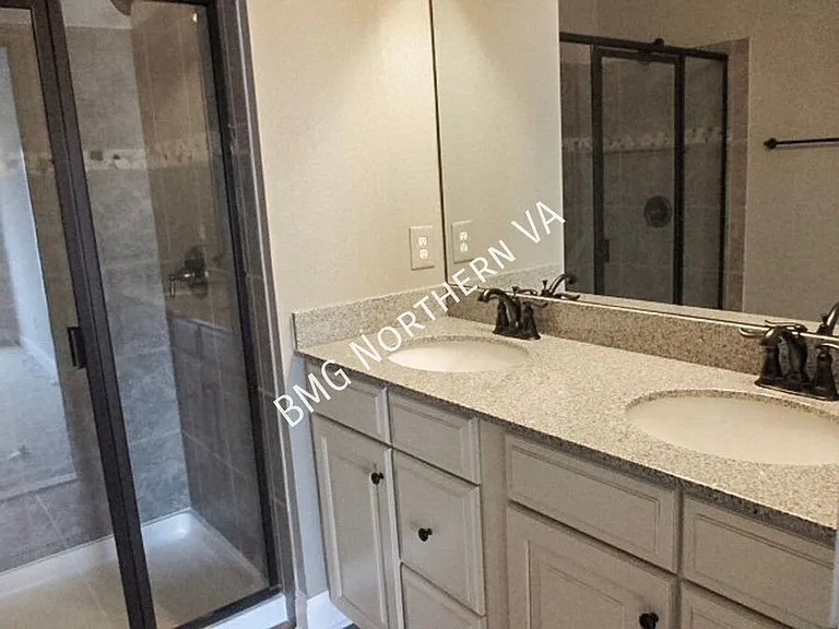 24688 Hutchinson Farm Dr — Photo 16
