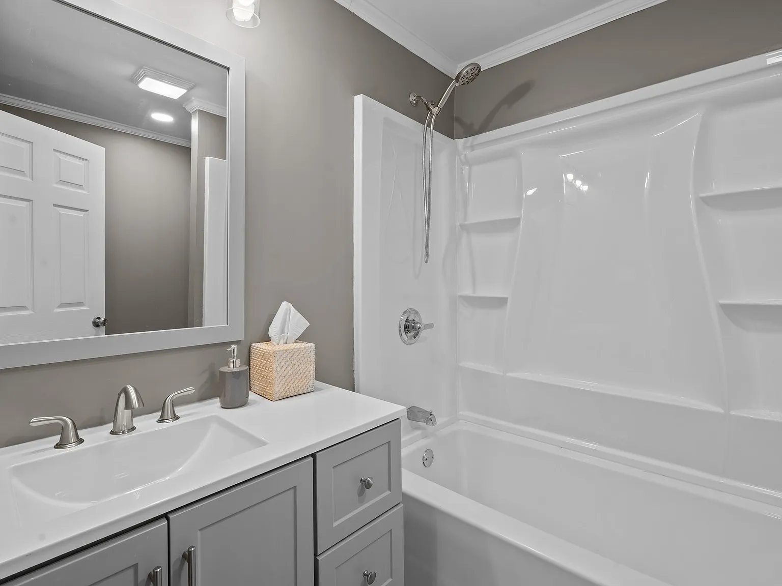 2 bed, 1065 sqft, $1,350 — Photo 2