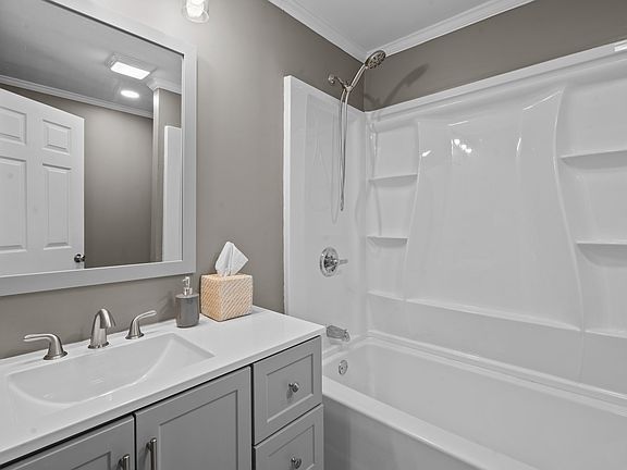 2nd image of 4116 E Pine St