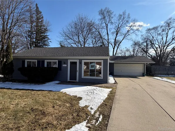 7081 Tappon Dr S, Clarkston, MI 48346