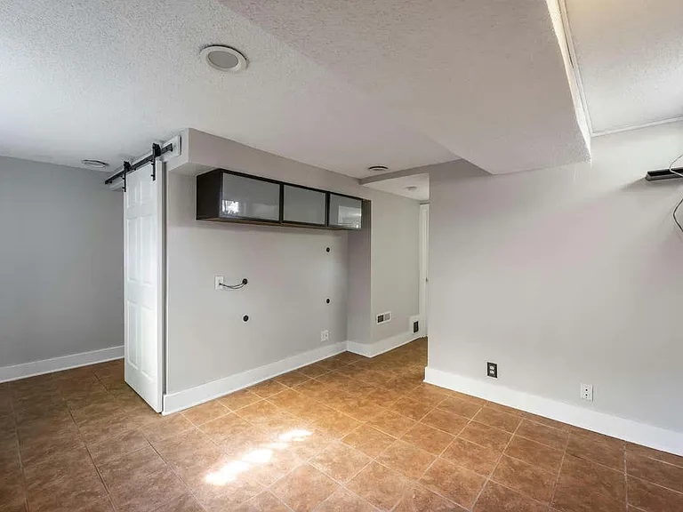 2217 Donald St — Photo 29