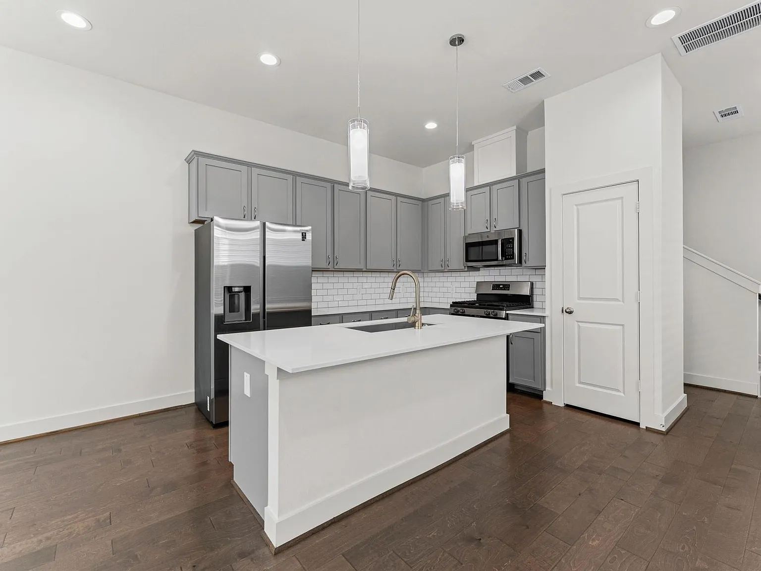 3 bed, 2.5 bath, 1446 sqft, $1,950 — Photo 2