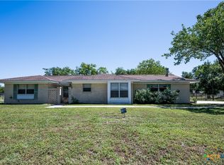 404 Rhodes Rd, Victoria, TX 77904