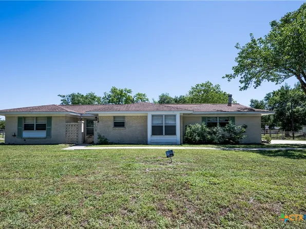 404 Rhodes Rd, Victoria, TX 77904
