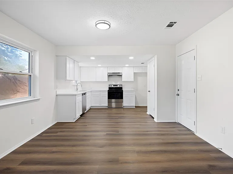 8343 Carriage Creek Dr — Photo 7