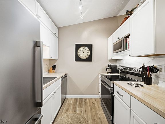4th image of 35375 Greenwich Ave