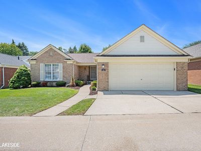 18810 Woods Dr W, Clinton Township, MI, 48036