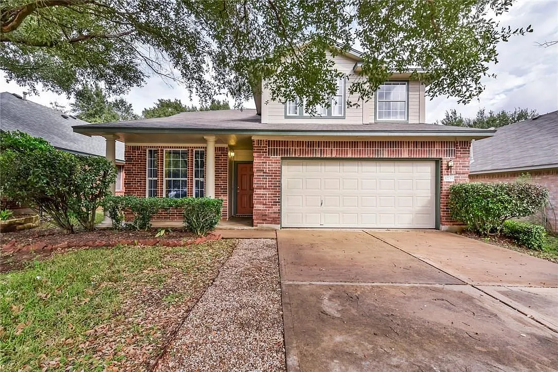 4 bed, 2.5 bath, 2023 sqft, $2,700 — Photo 1